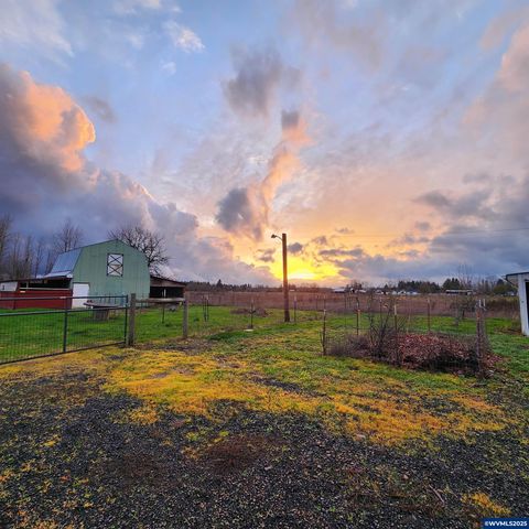 38696 Griggs Dr, Lebanon, OR 97355