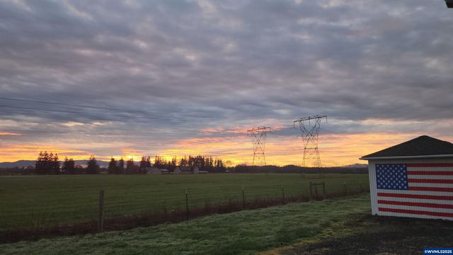 38696 Griggs Dr, Lebanon, OR 97355