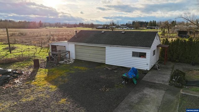 38696 Griggs Dr, Lebanon, OR 97355