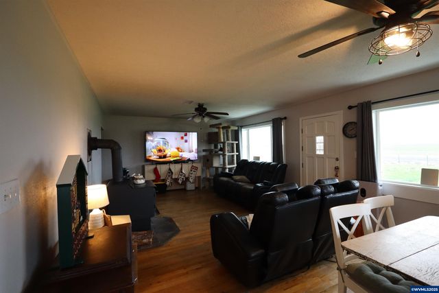 38696 Griggs Dr, Lebanon, OR 97355