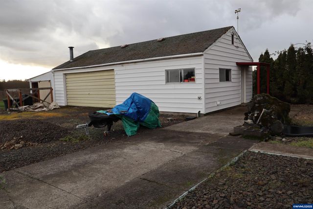 38696 Griggs Dr, Lebanon, OR 97355