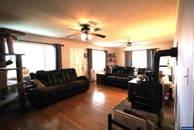 38696 Griggs Dr, Lebanon, OR 97355