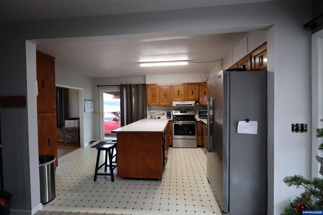 38696 Griggs Dr, Lebanon, OR 97355