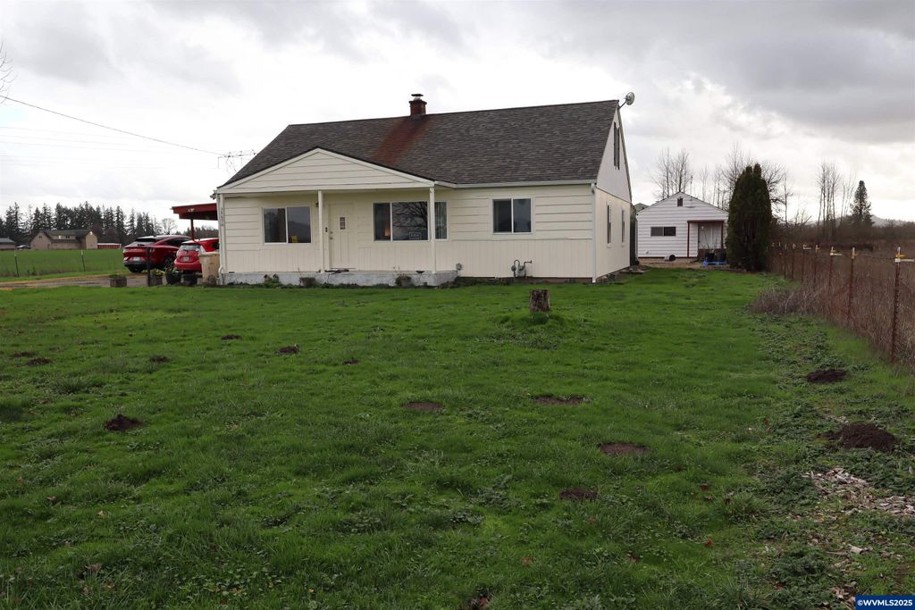 38696 Griggs Dr, Lebanon, OR 97355