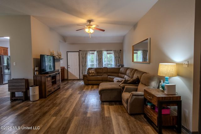 21645 E Ridge Drive, Saucier, MS 39574