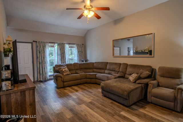 21645 E Ridge Drive, Saucier, MS 39574