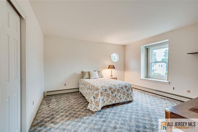 8 Dov Place, South Brunswick, NJ 08824