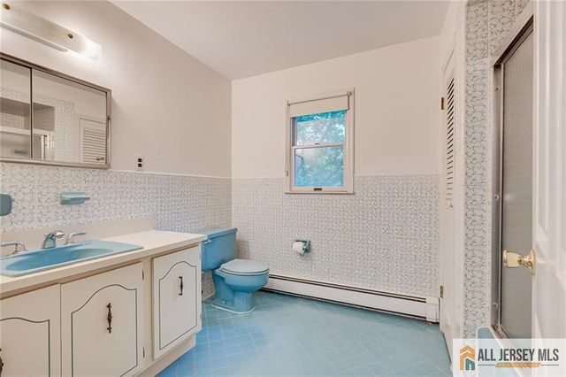 8 Dov Place, South Brunswick, NJ 08824