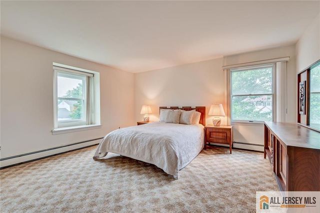 8 Dov Place, South Brunswick, NJ 08824