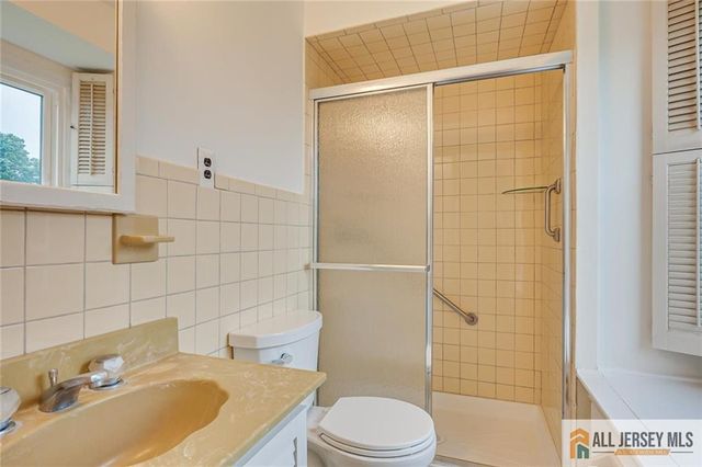 8 Dov Place, South Brunswick, NJ 08824