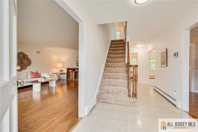 8 Dov Place, South Brunswick, NJ 08824