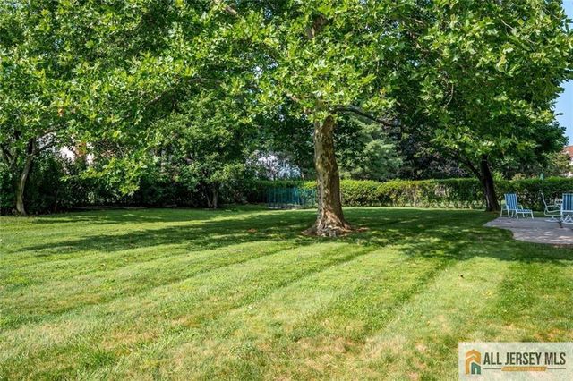 8 Dov Place, South Brunswick, NJ 08824