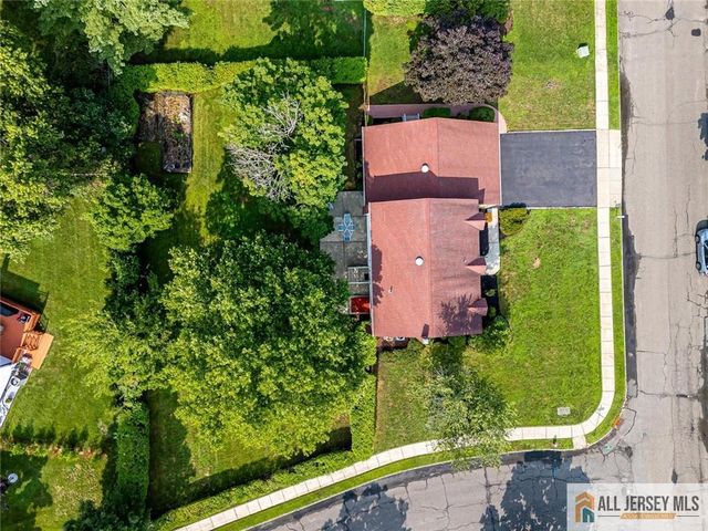 8 Dov Place, South Brunswick, NJ 08824