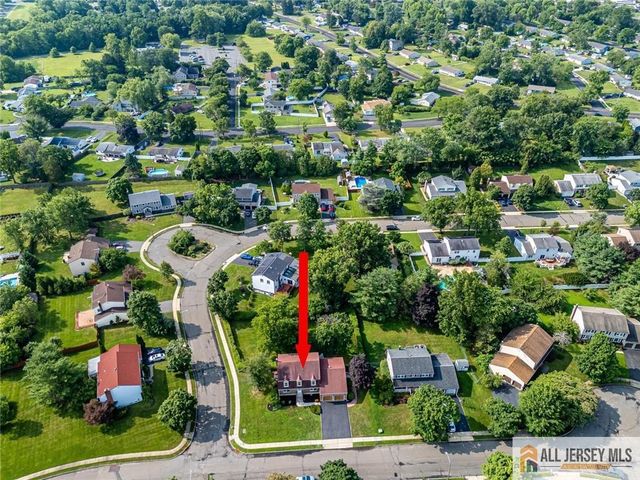 8 Dov Place, South Brunswick, NJ 08824