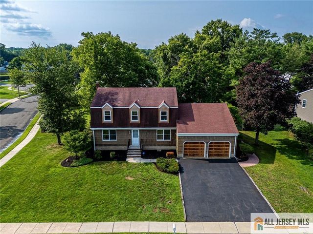 8 Dov Place, South Brunswick, NJ 08824