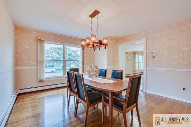 8 Dov Place, South Brunswick, NJ 08824