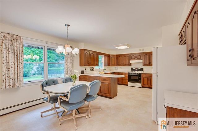 8 Dov Place, South Brunswick, NJ 08824