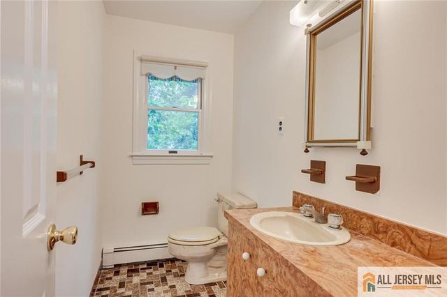 8 Dov Place, South Brunswick, NJ 08824