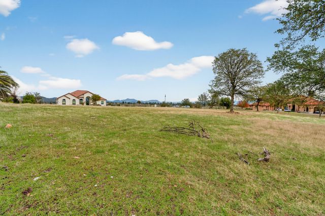 820 Santa Cruz Drive, Redding, CA 96003