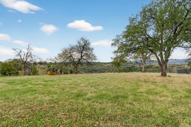 820 Santa Cruz Drive, Redding, CA 96003