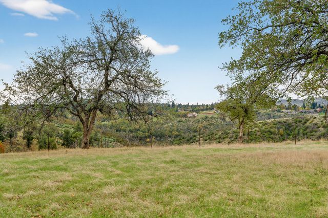 820 Santa Cruz Drive, Redding, CA 96003