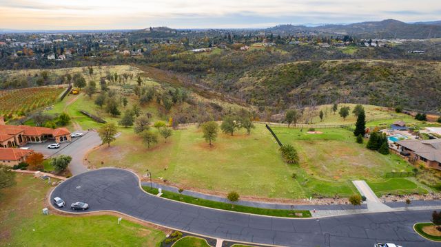 820 Santa Cruz Drive, Redding, CA 96003