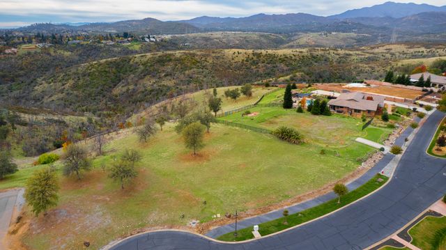 820 Santa Cruz Drive, Redding, CA 96003