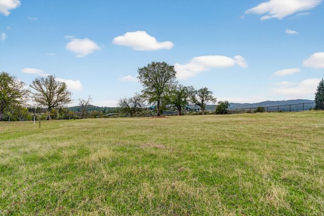 820 Santa Cruz Drive, Redding, CA 96003