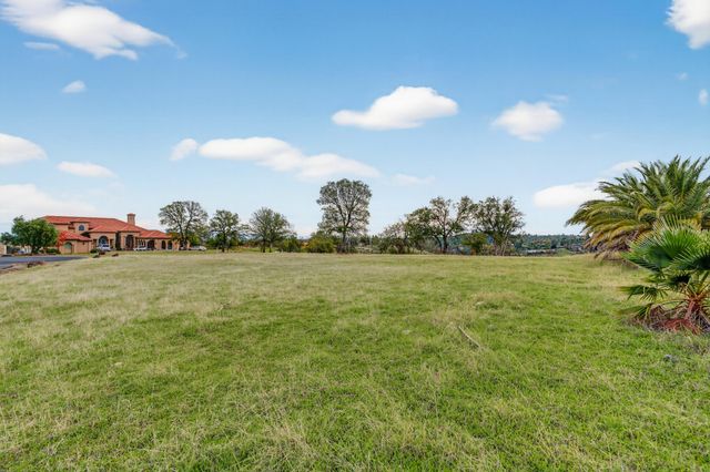 820 Santa Cruz Drive, Redding, CA 96003