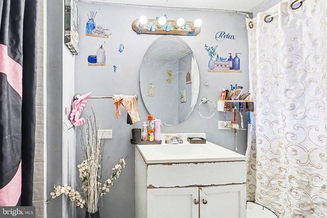 207 E PHILADELPHIA ST, York, PA 17403