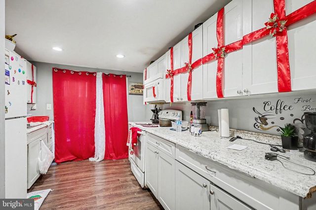 207 E PHILADELPHIA ST, York, PA 17403