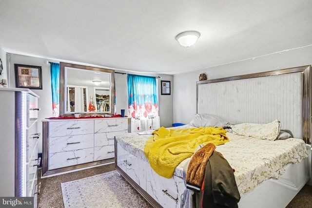 207 E PHILADELPHIA ST, York, PA 17403