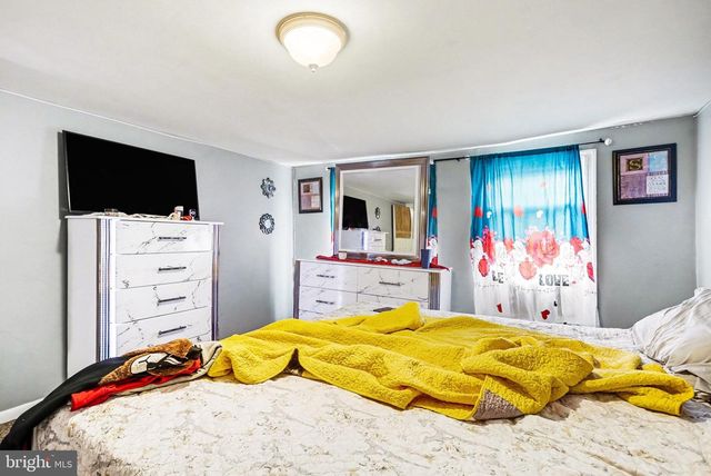 207 E PHILADELPHIA ST, York, PA 17403