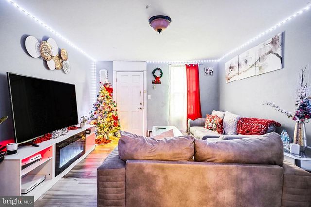 207 E PHILADELPHIA ST, York, PA 17403