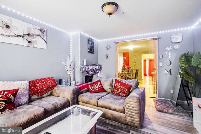 207 E PHILADELPHIA ST, York, PA 17403