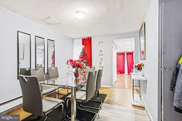 207 E PHILADELPHIA ST, York, PA 17403