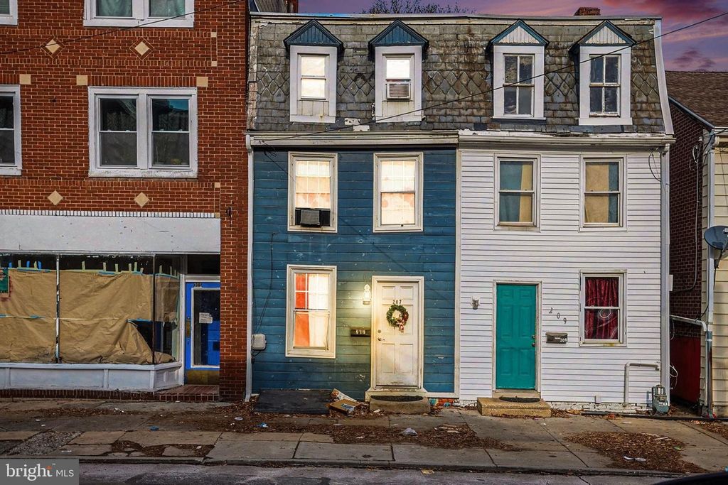 207 E PHILADELPHIA ST, York, PA 17403