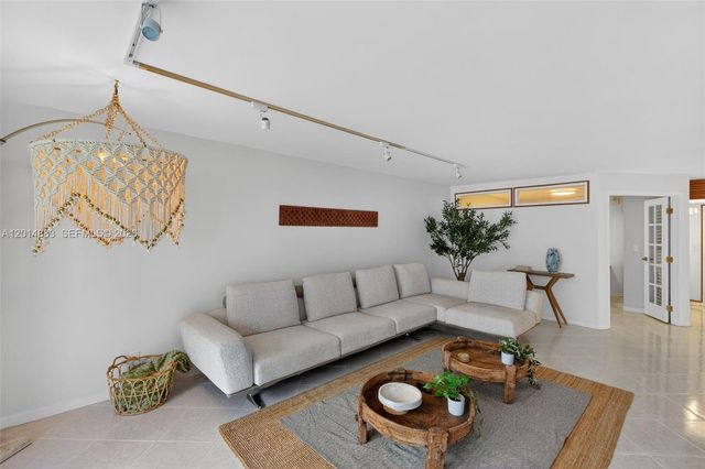 2401 Collins Ave 1406, Miami Beach, FL 33140