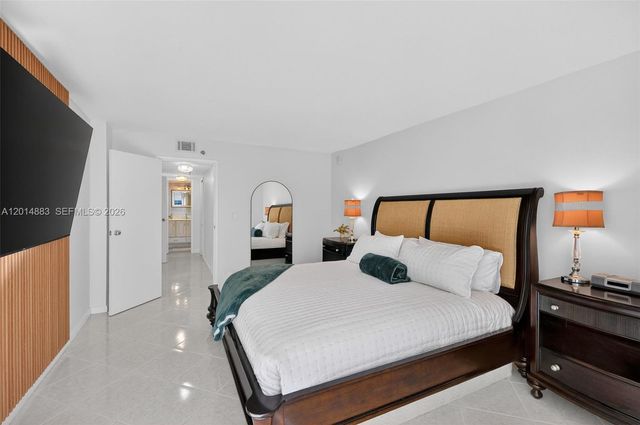 2401 Collins Ave 1406, Miami Beach, FL 33140