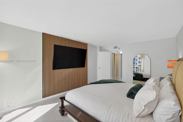 2401 Collins Ave 1406, Miami Beach, FL 33140