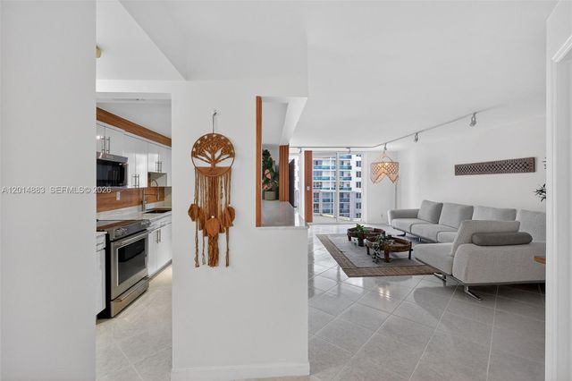 2401 Collins Ave 1406, Miami Beach, FL 33140