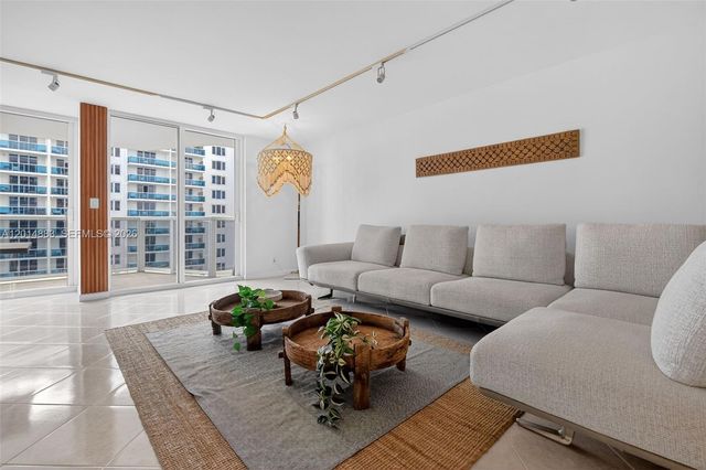 2401 Collins Ave 1406, Miami Beach, FL 33140