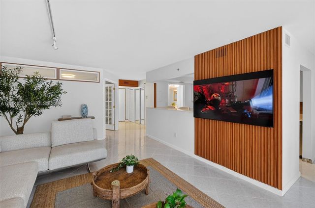 2401 Collins Ave 1406, Miami Beach, FL 33140