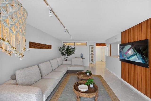 2401 Collins Ave 1406, Miami Beach, FL 33140