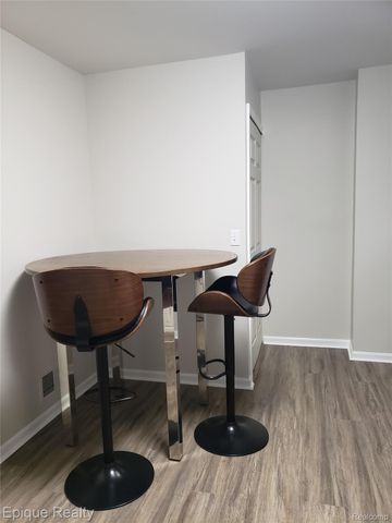 4977 OAK HILL Drive, Waterford Charter Township, MI 48329