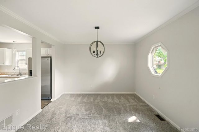 4977 OAK HILL Drive, Waterford Charter Township, MI 48329