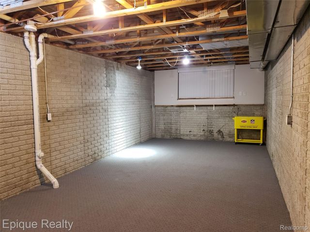 4977 OAK HILL Drive, Waterford Charter Township, MI 48329