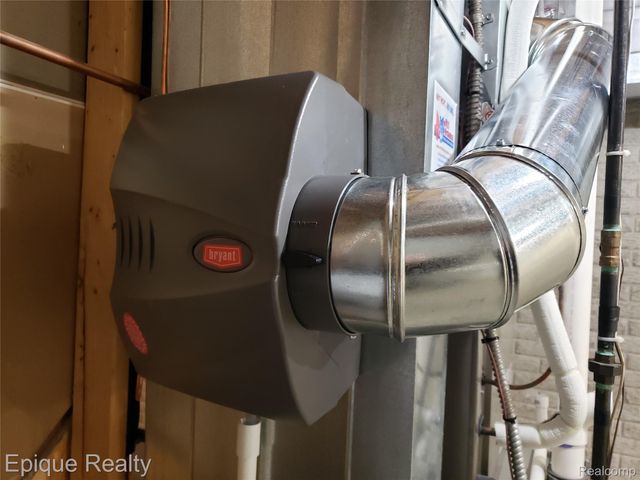 4977 OAK HILL Drive, Waterford Charter Township, MI 48329