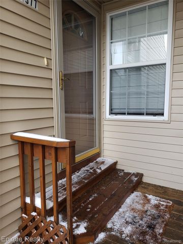 4977 OAK HILL Drive, Waterford Charter Township, MI 48329