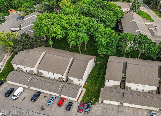 4977 OAK HILL Drive, Waterford Charter Township, MI 48329